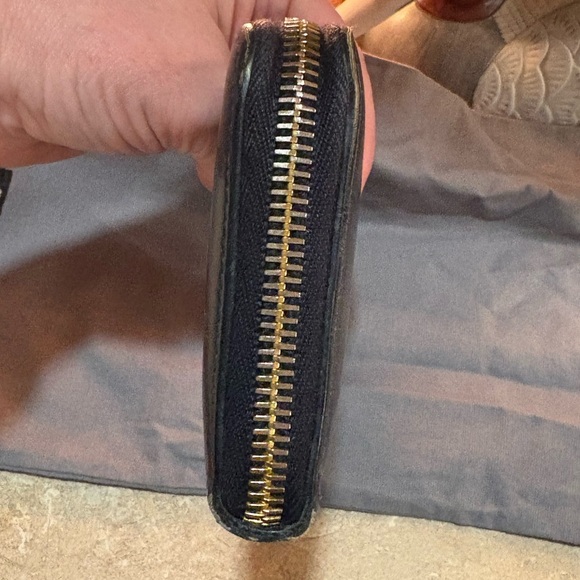 Miu miu wallet with dust bag. - Picture 7 of 14